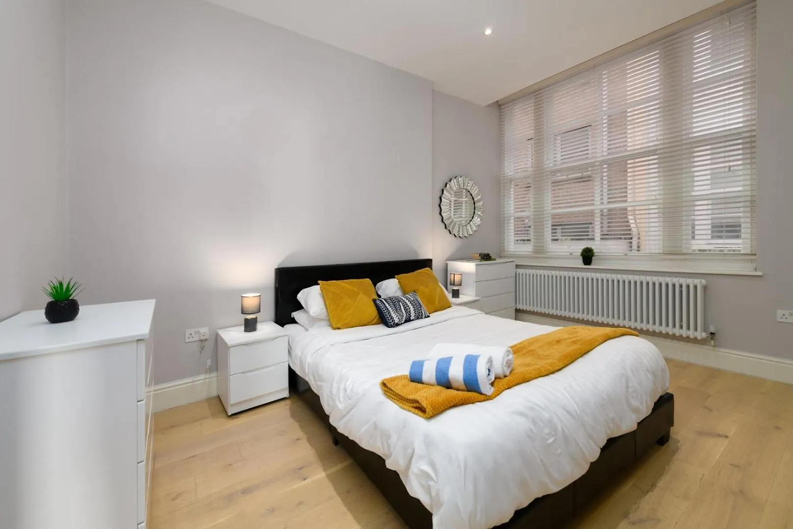 Stylish 3Br Cardiff Apt With Balcony And Parking! 영국